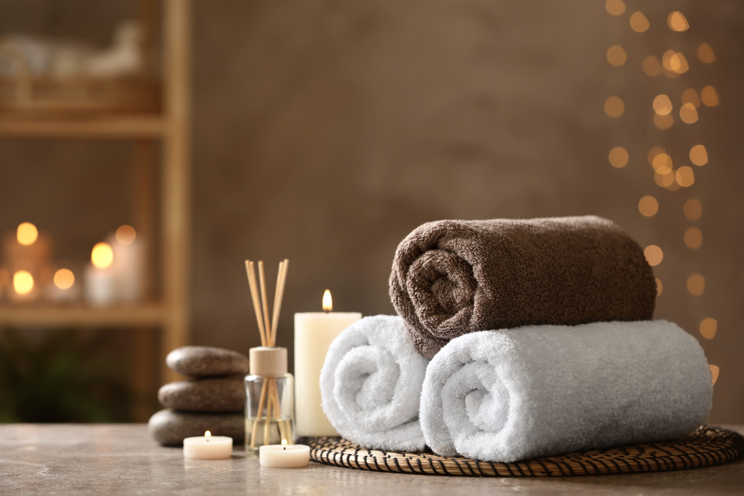 serviettes bougies et encens pour salon de massage