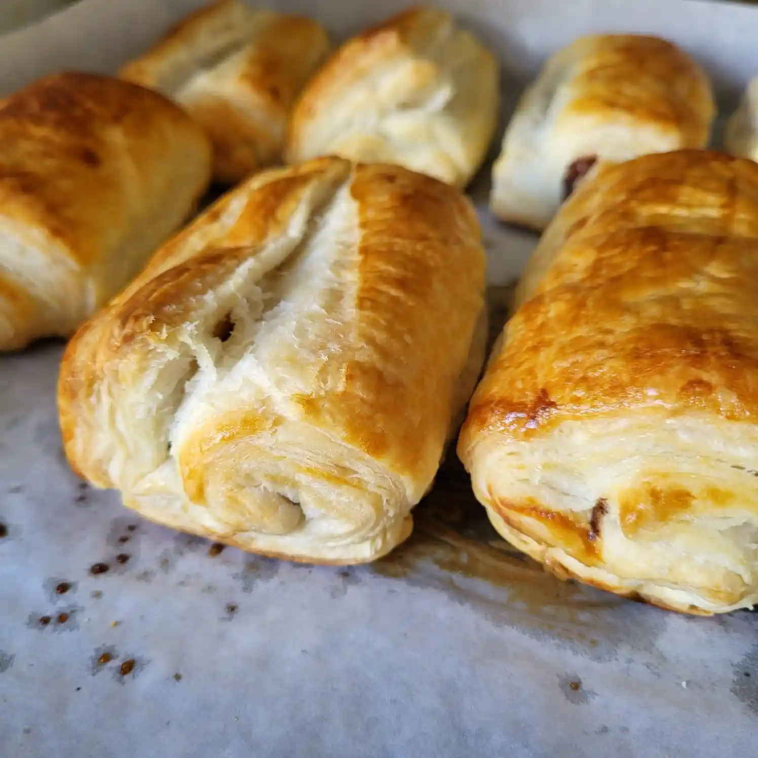 WhatsApp Image 2025-11-13 at 13.37.08 (1) Petit pain au chocolat